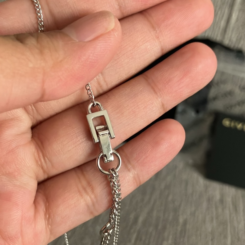 Givenchy necklace - Picture 13 of 14